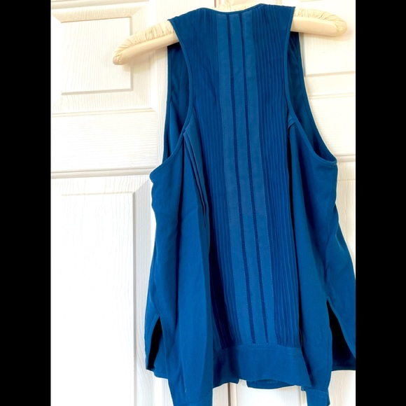 Diane Von Furstenberg Sleeveless Silk like new Blouse - Picture 3 of 8